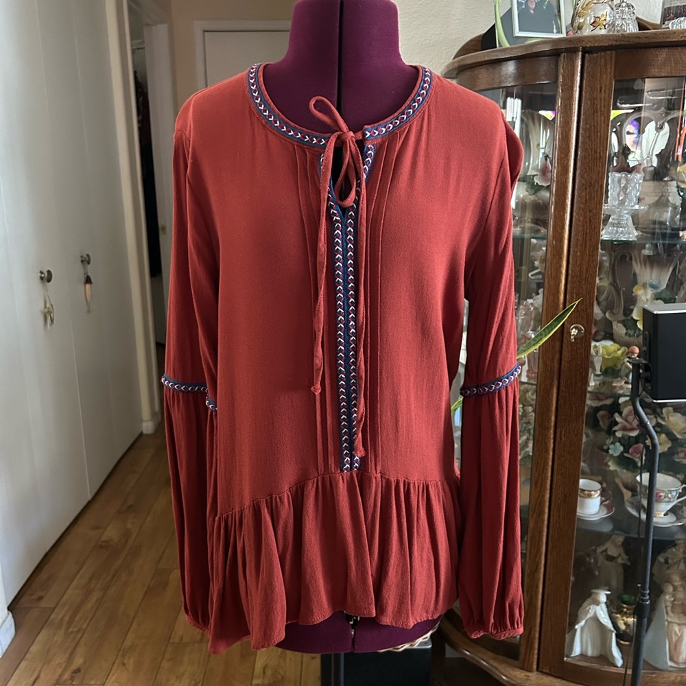 RO & DE Long Sleeve Brownish Rust Color. Tie Front.